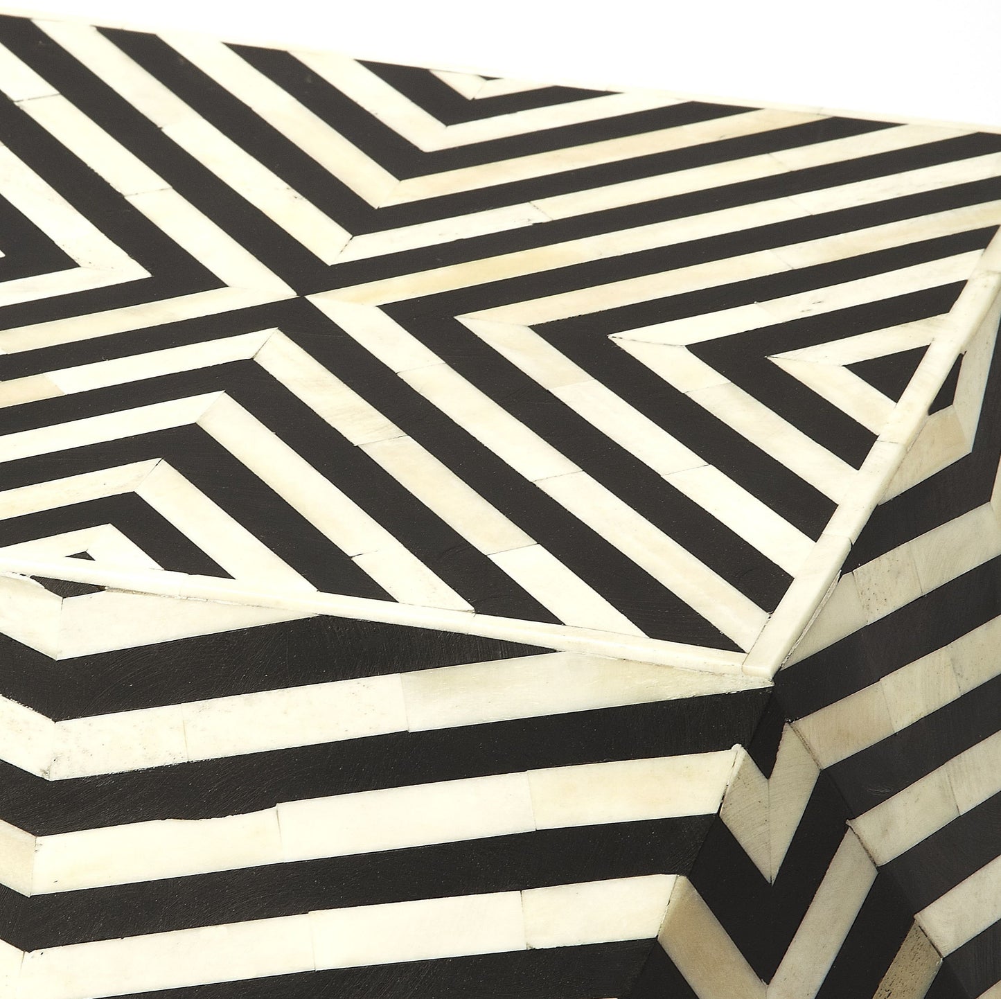 Table d'appoint avec incrustation d'os