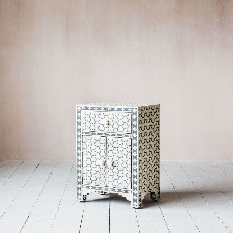 Bone Inlay Chevet Targua Design, 2 Portes 1 Tiroir, Targua Designe, Table d’extrémité, Table de nuit Bone Inlay, Table latérale Inlay