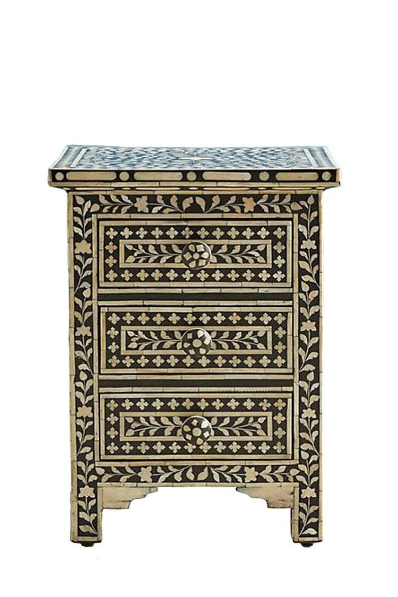 Handgefertigter Nachttisch/Beistelltisch/Nachttisch mit Knocheneinlage aus Holz mit modernem Blumenmuster und 3 Schubladen. Indische Möbel mit Intarsienmöbeln