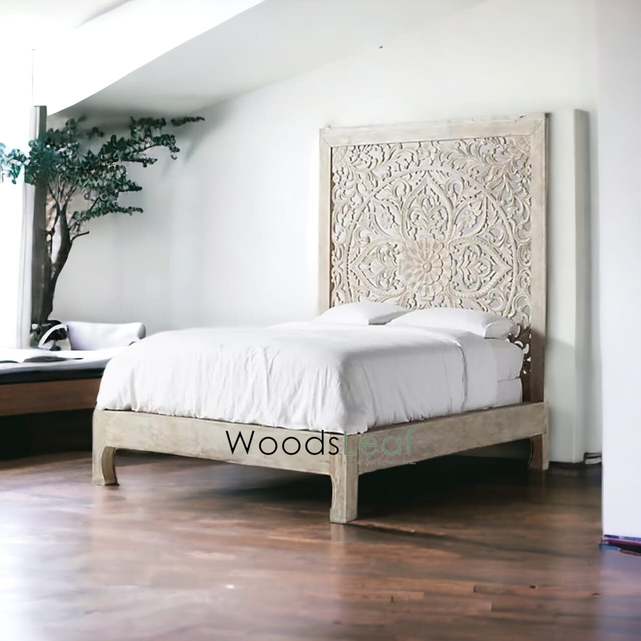 Meubles Lit plateforme en bois massif rustique lavé à la chaux avec tête de lit de style floral | Cadre de lit plateforme en bois sculpté indien