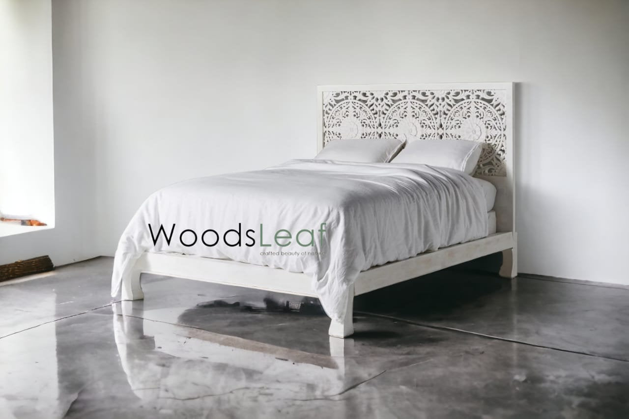 Meubles Lit plateforme en bois massif rustique lavé à la chaux avec tête de lit de style floral | Cadre de lit plateforme en bois sculpté indien