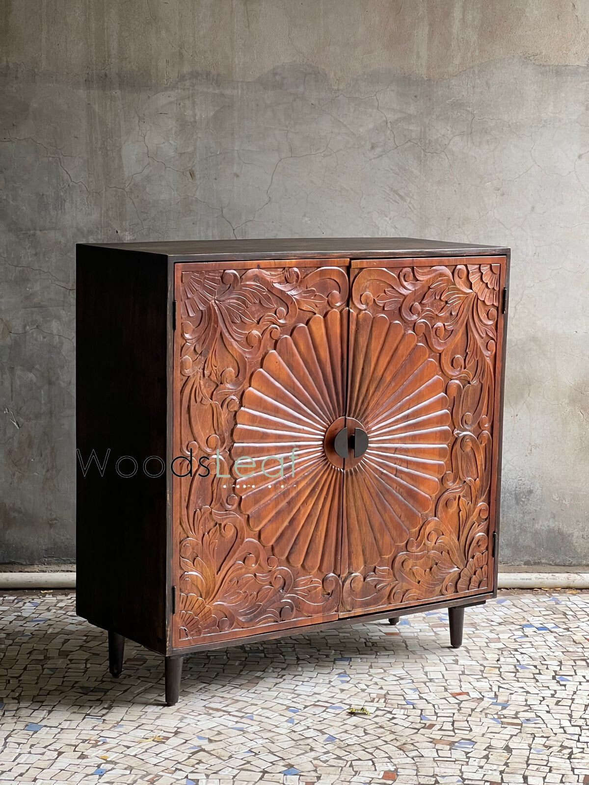 Buffet sculpté à la main, unités de rangement d’armoires, bois massif indien, finition noyer, meubles de chambre à coucher de salon, buffet sculpté à la main