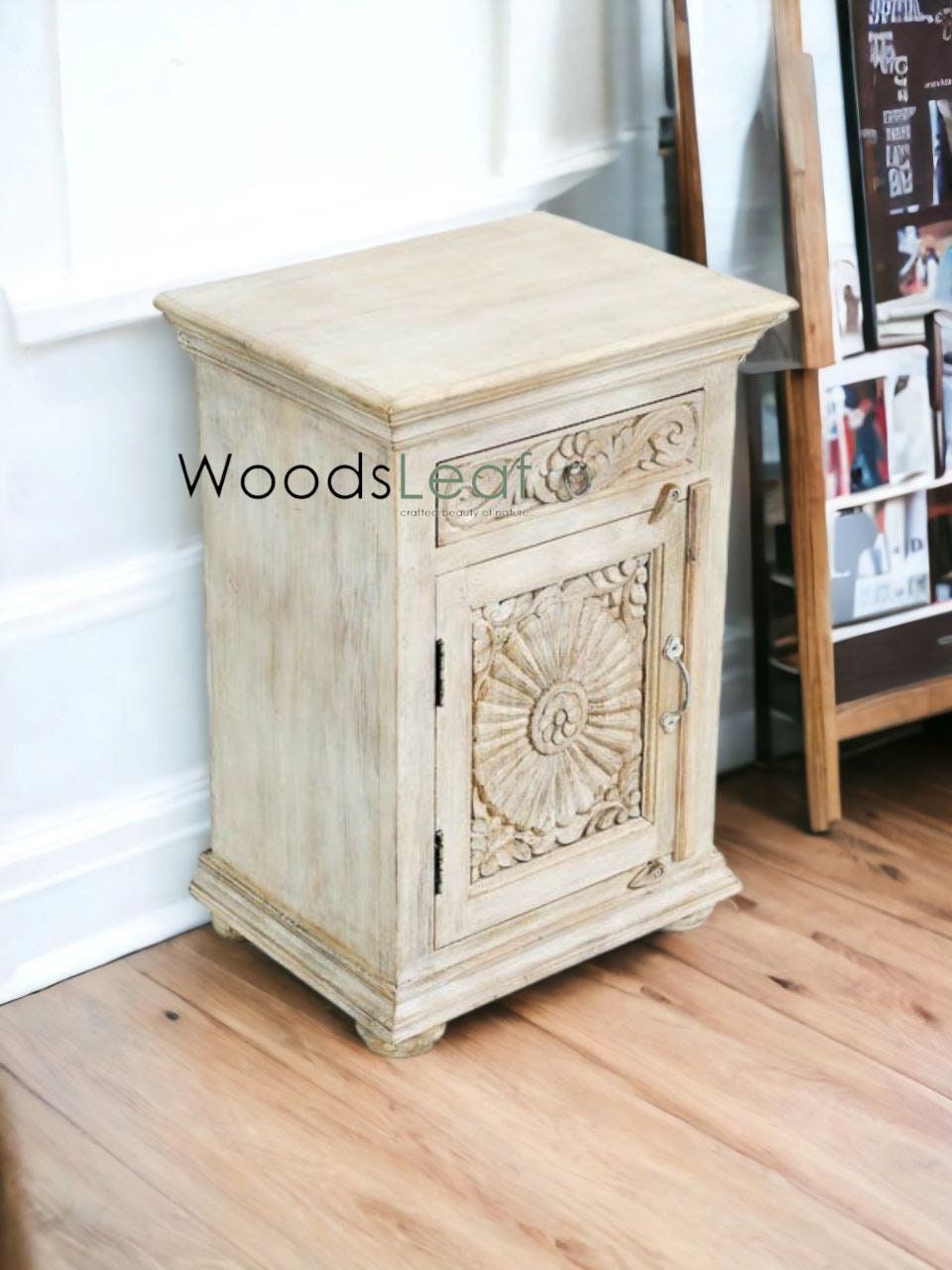 Meubles sculptés antiques Table de chevet en bois Table de nuit Meubles en bois de manguier Design sculpté Finition vieillie Chevet