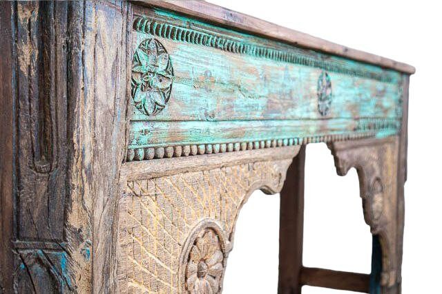 Console rustique magnifiquement fabriquée à la main à partir de bois récupéré avec une table de console d'inspiration vintage sculptée à la main en détresse