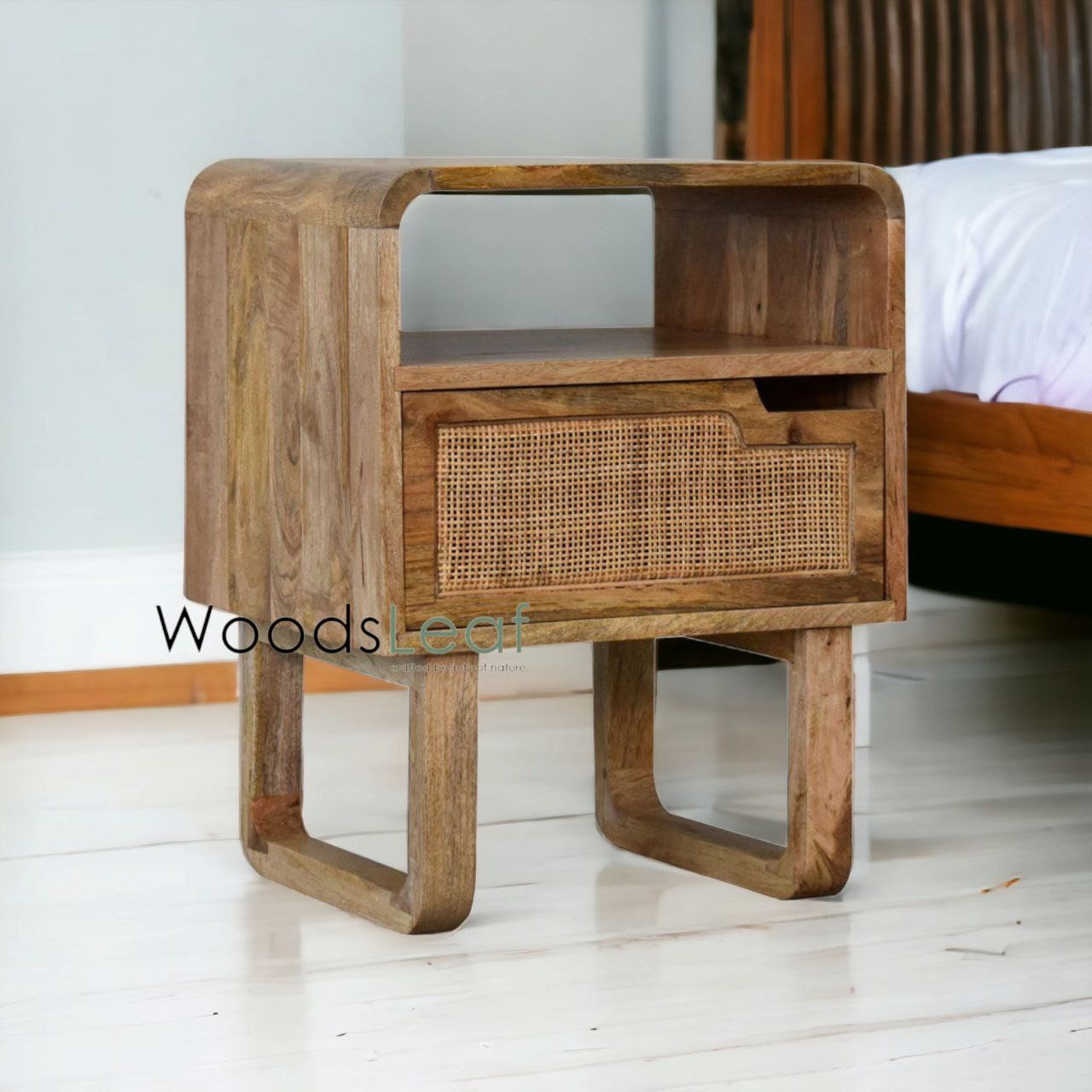 Handgefertigter Nachttisch/Nachttisch/Holzschublade aus natürlichem Rohrgeflecht, Heimdekoration, Mangoholz, natürliches Finish, indische Möbel