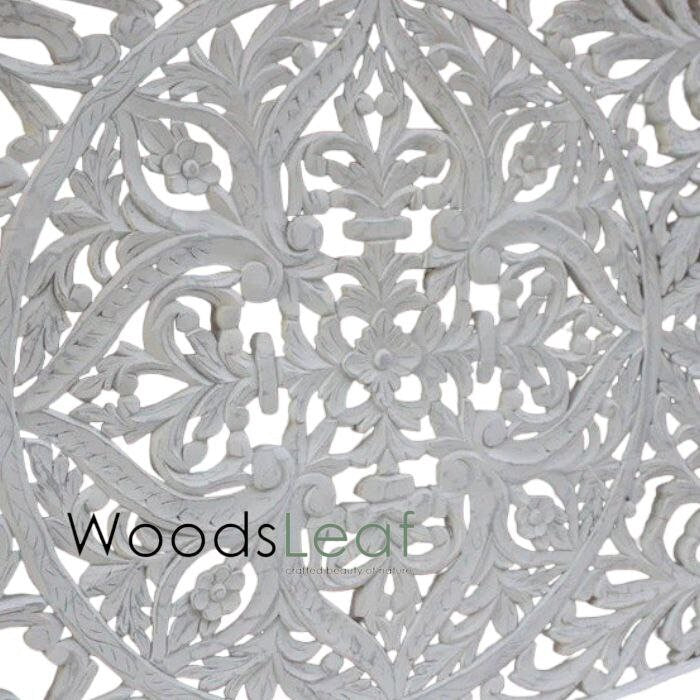 Indische Schnitzerei aus Holz mit Plattform-Bettgestell, weiß gewaschenes, rustikales Massivholz-Plattformbett mit Blumen-Kopfteil