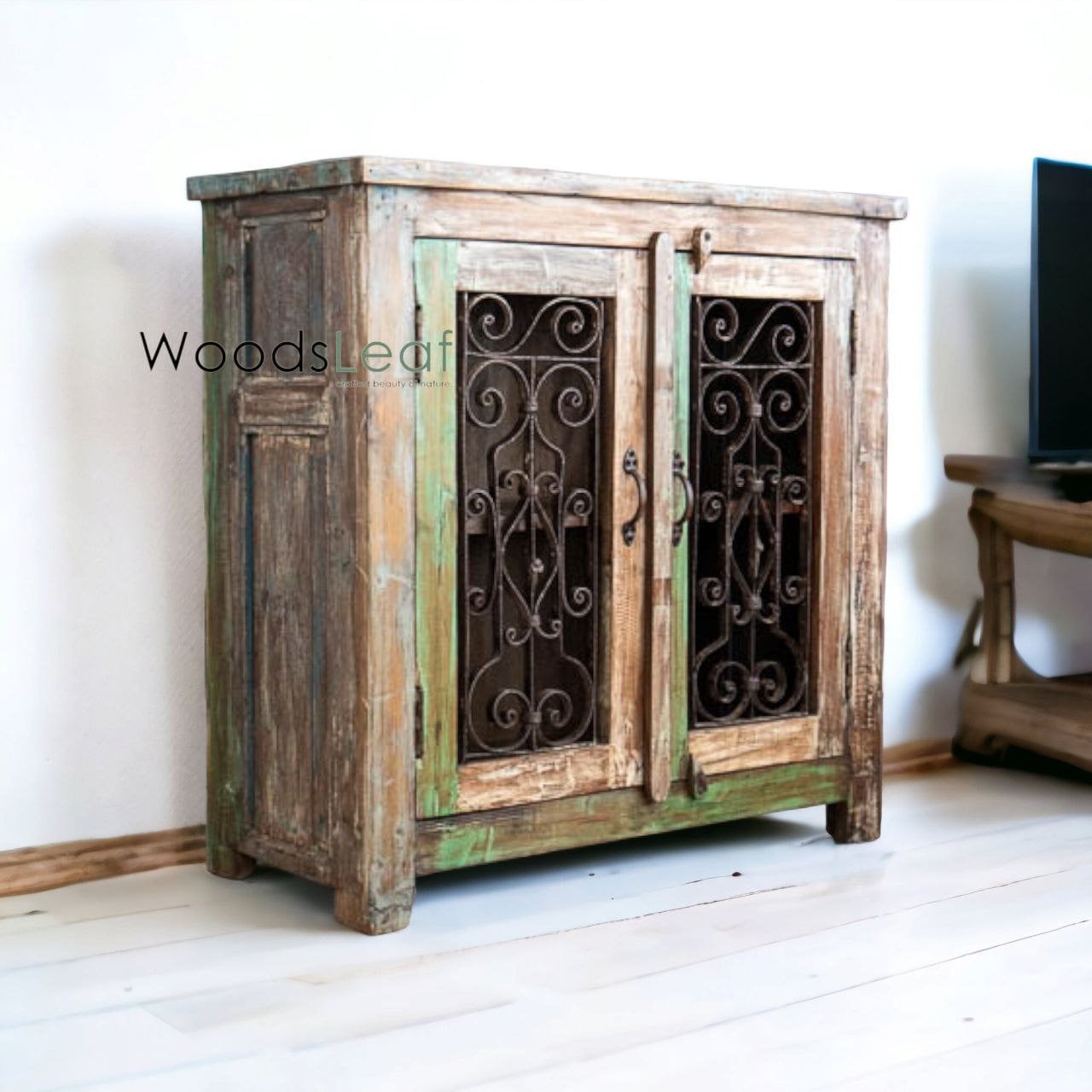 Buffet Jaali en bois fait à la main, unités de rangement d’armoires, finition en bois massif indien en détresse, meubles de chambre à coucher de salon, buffet 2 portes