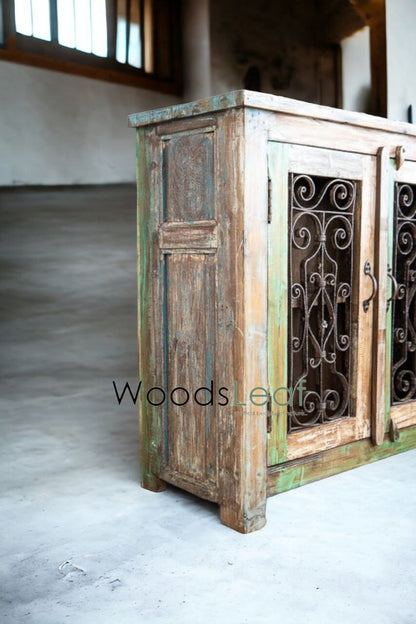 Buffet Jaali en bois fait à la main, unités de rangement d’armoires, finition en bois massif indien en détresse, meubles de chambre à coucher de salon, buffet 2 portes